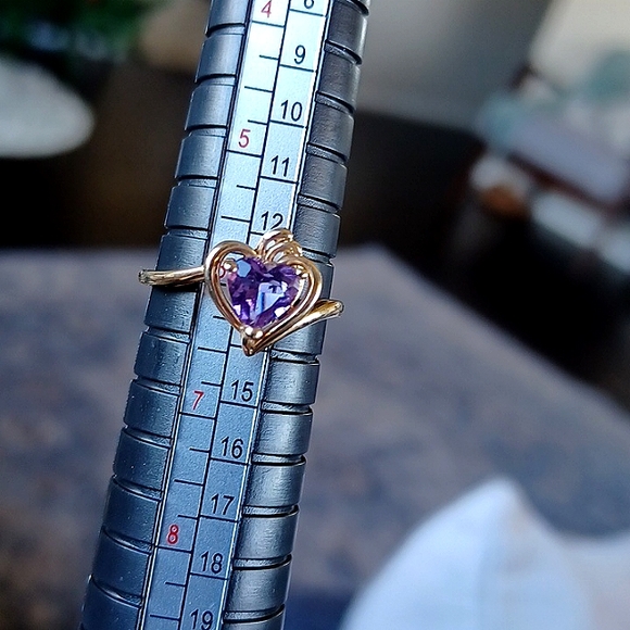 Vintage Amythyst heart cut 10k yellow gold Ring